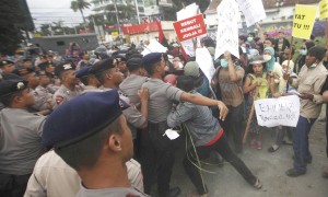 Muslim leader urges Indonesians to boycott Starbucks over LG