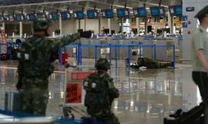 浦东机场发生爆炸，嫌疑犯试图自杀