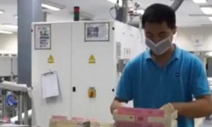 中国工厂用机器人代替高薪劳动力