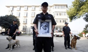 感人！警犬“旺财”的葬礼