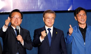 英语新闻：习近平向韩国当选总统文在寅致贺电