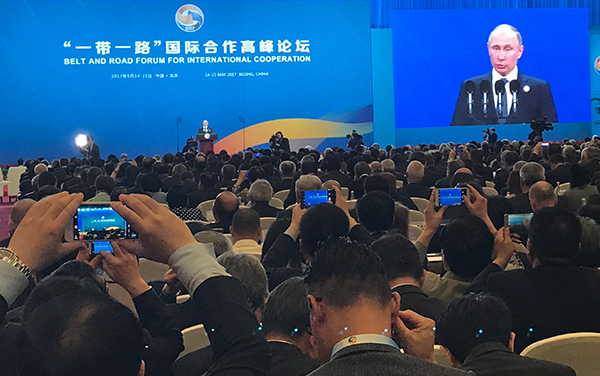 习近平:中俄在世界和平稳定中发挥着应有的作用 习近平:中俄在世界和平稳定中发挥着应有的作用