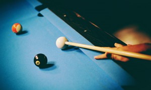 behind the eight ball相关阅读