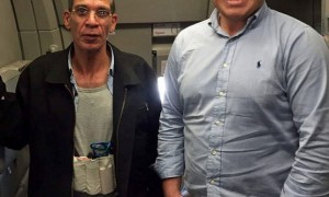 心真大！埃及航空人质与劫机犯玩自拍