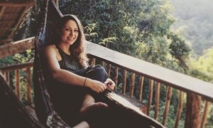 伦敦女性要求男女平等，拒穿高跟鞋