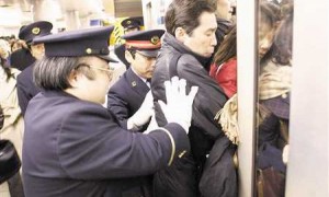 美国地铁看门人年赚200万，网友：快扶我去美国！