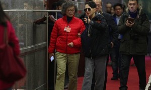 两会上女代表提出以女性为中心的思想
