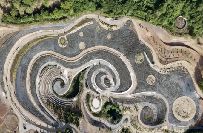  梵高的《星空》重现波黑群山之中